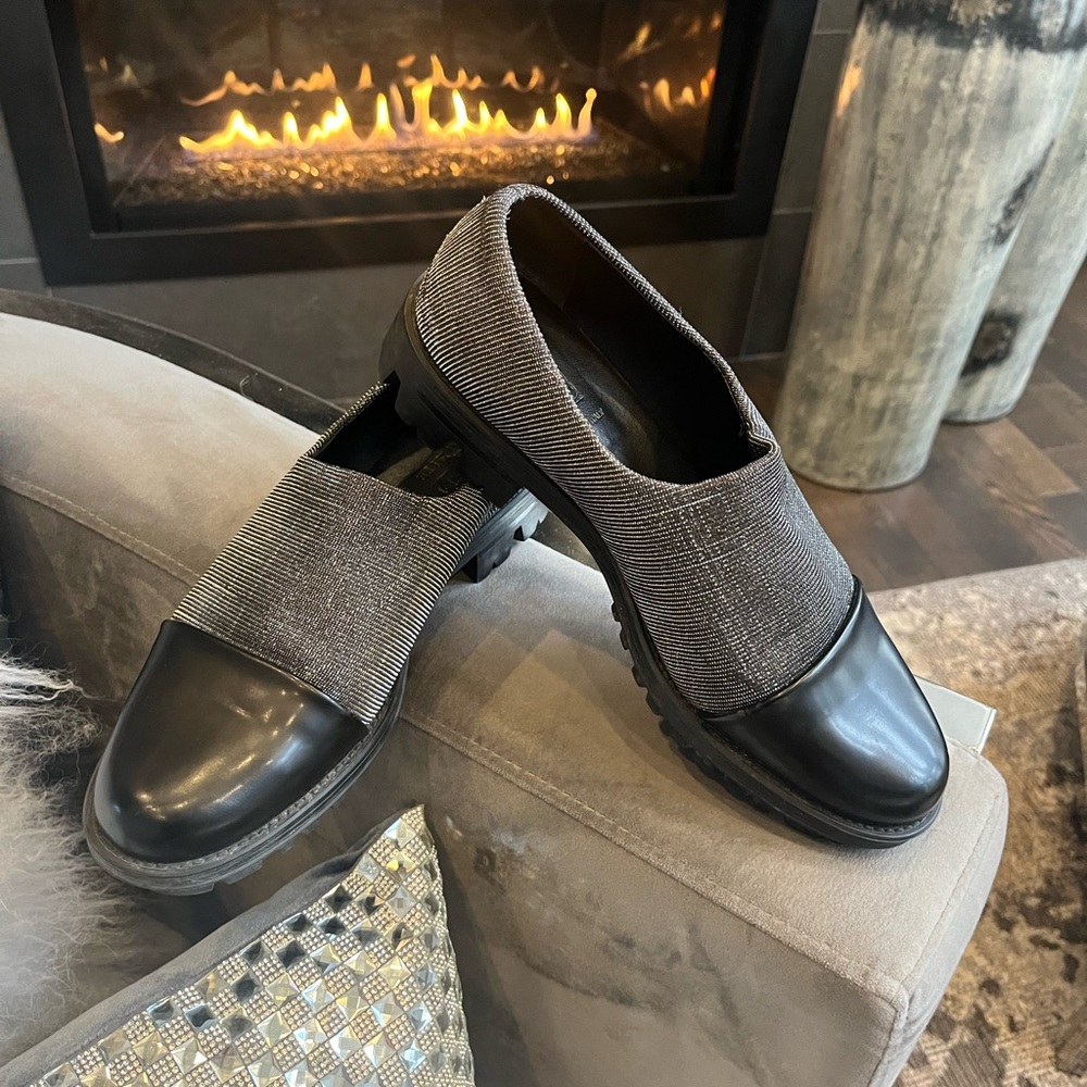 Luxury Ron white shoes, size 40 slip into very classy rich design